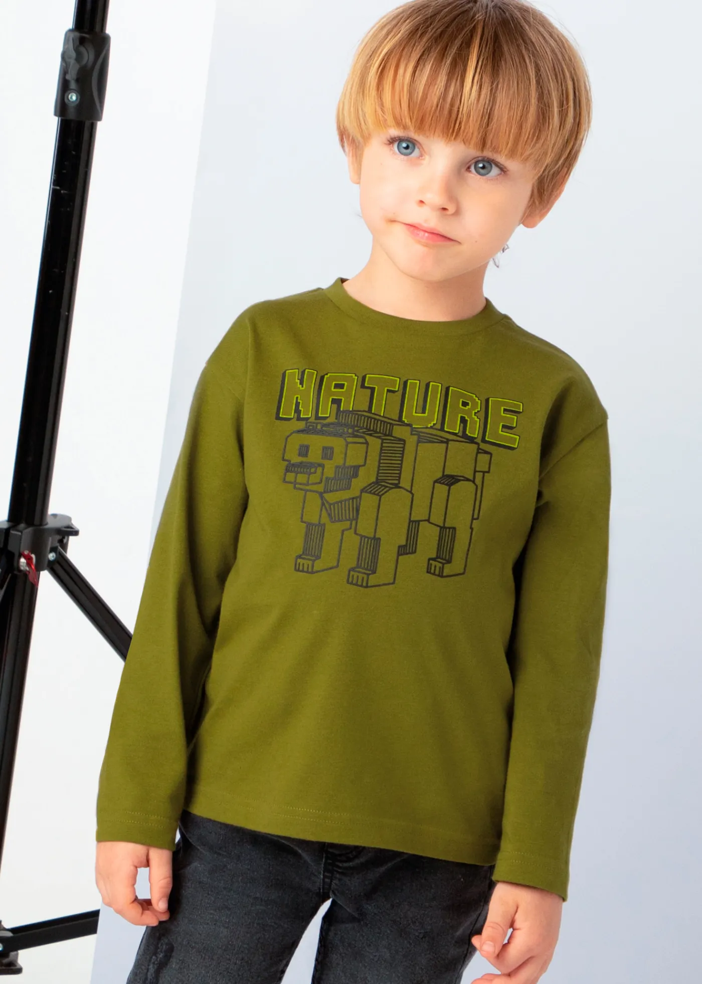 camisola_grfica_menino_1-1.webp Mayoral Camisola gráfica menino