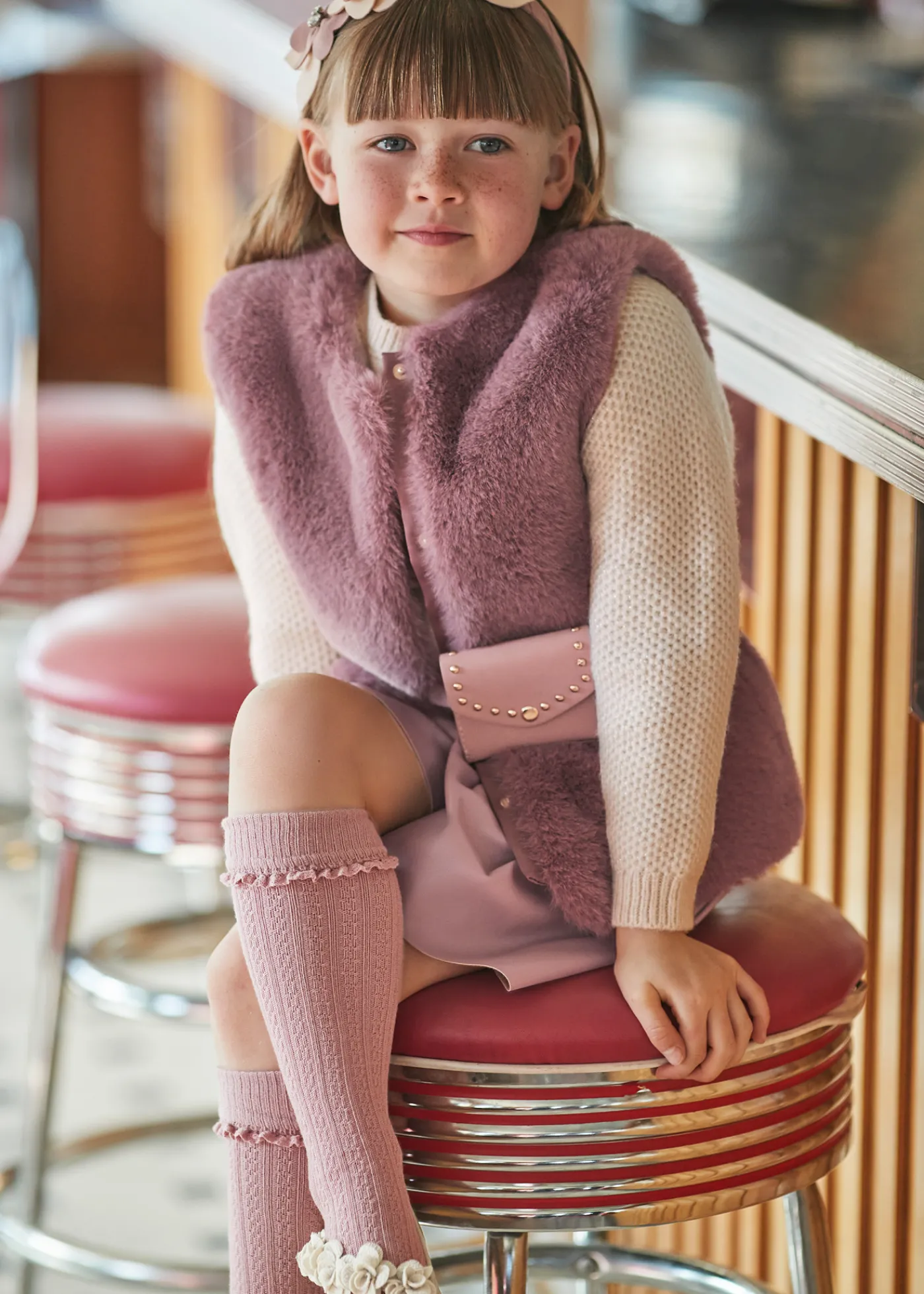 colete_pelo_com_cinto_menina_1-2.webp Mayoral Colete pelo com cinto menina