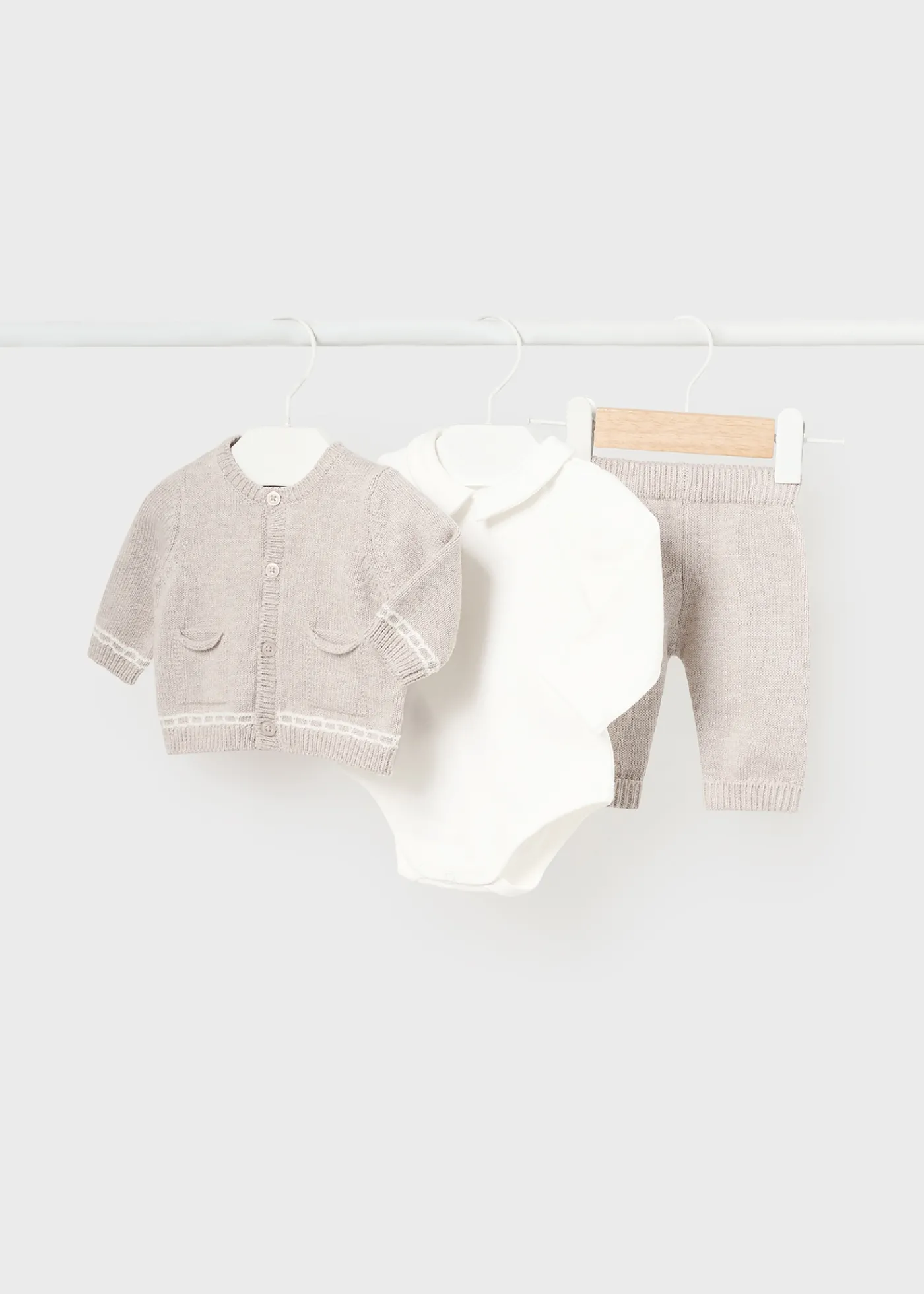 conjunto__peas_tricot_recm_nascido_0-3.webp Mayoral Conjunto 3 peças tricot recém nascido