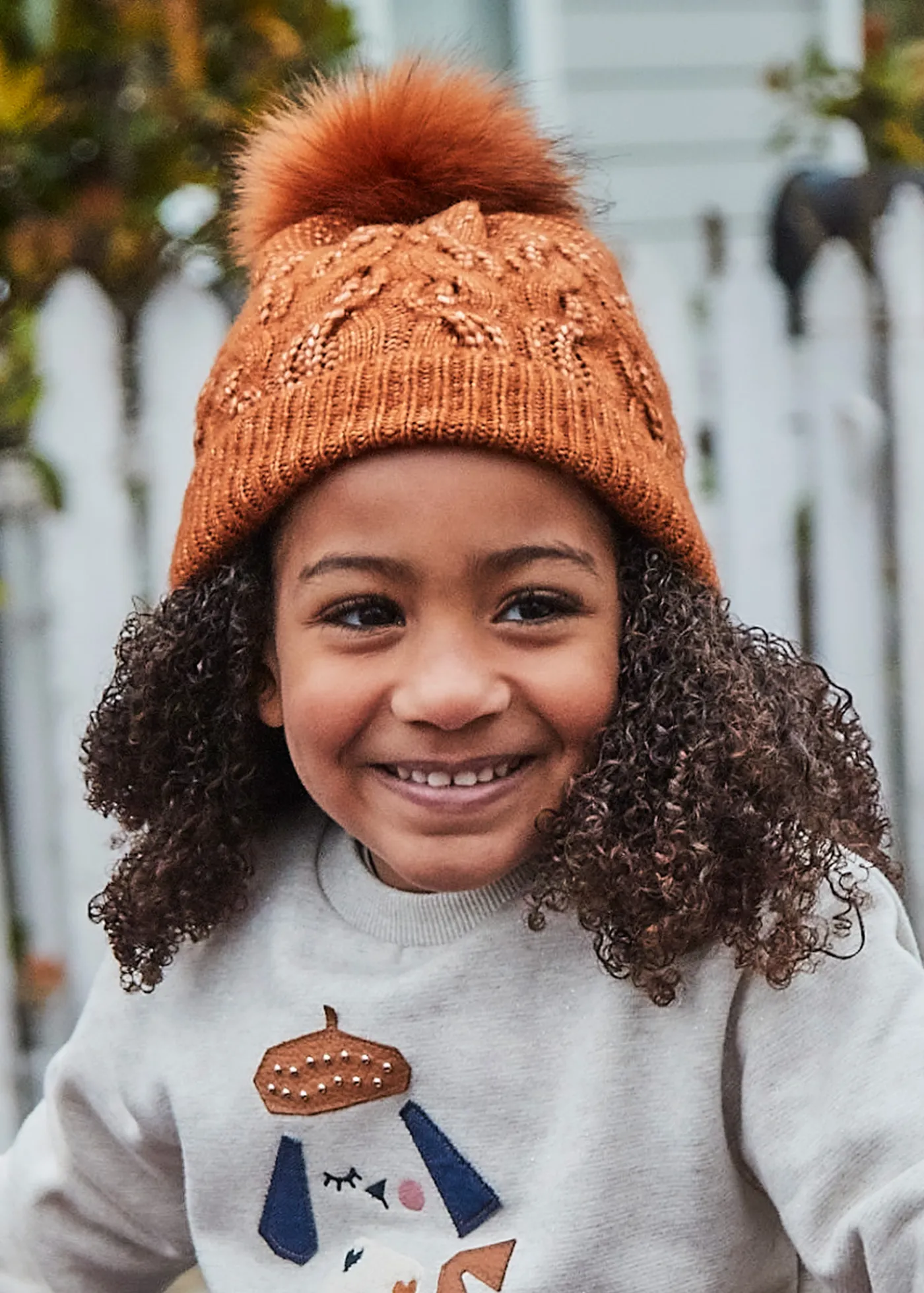 gorro_pompn_menina_0-4.webp Mayoral Gorro pompón menina