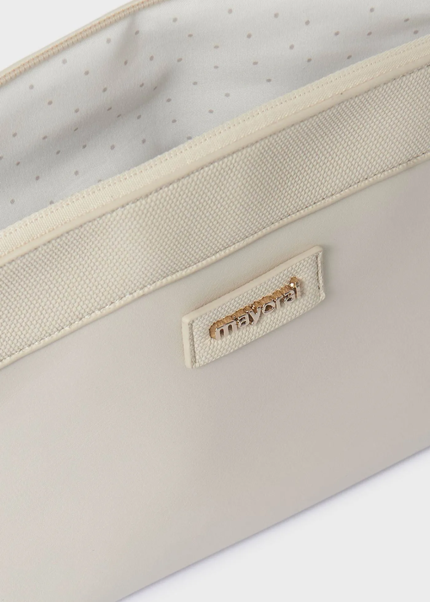 necessaire_oval_beb_3.webp Mayoral Necessaire oval bebé